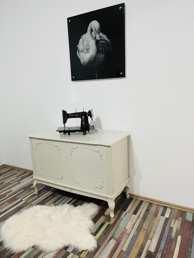 Center Retro Apartment Ni Esterno foto