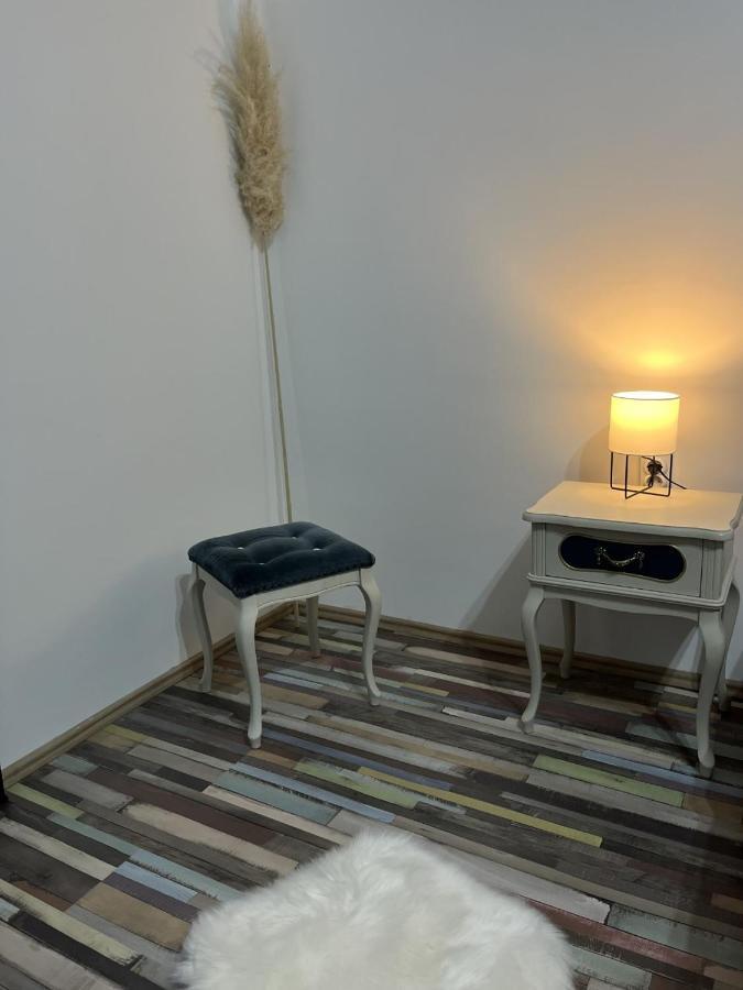 Center Retro Apartment Ni Esterno foto