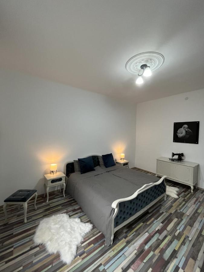 Center Retro Apartment Ni Esterno foto